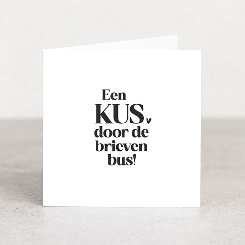 Dubbele kaart | Een kus door de brievenbus