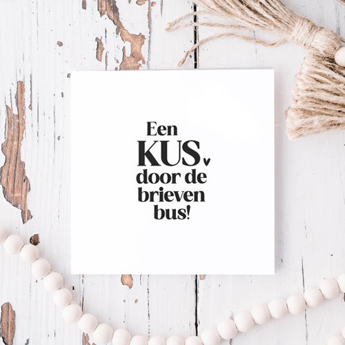 Dubbele kaart | Een kus door de brievenbus