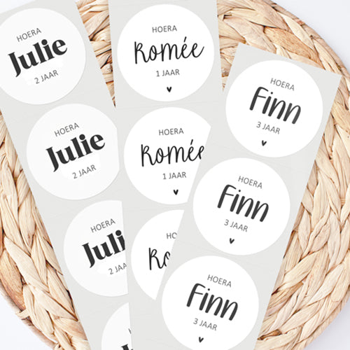 Stickers op maat | Hoera + naam + leeftijd | 10 stuks